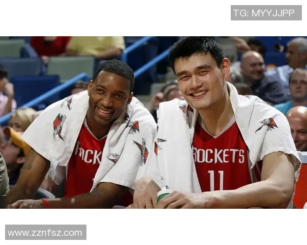 姚明与小狼的篮球传奇：从友谊到竞技的心路历程